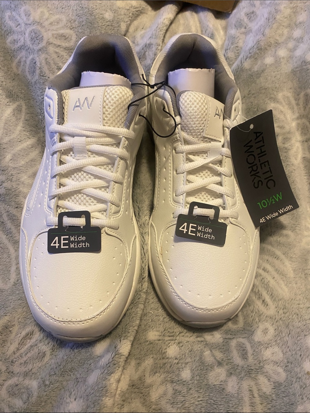 Athletic Works White Men's Wide Lace-Up Athletic Sneakers